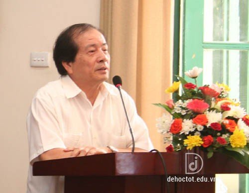 Presentació del poeta Huu Thinh